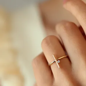 14k Gold Line Detail Stone Ring