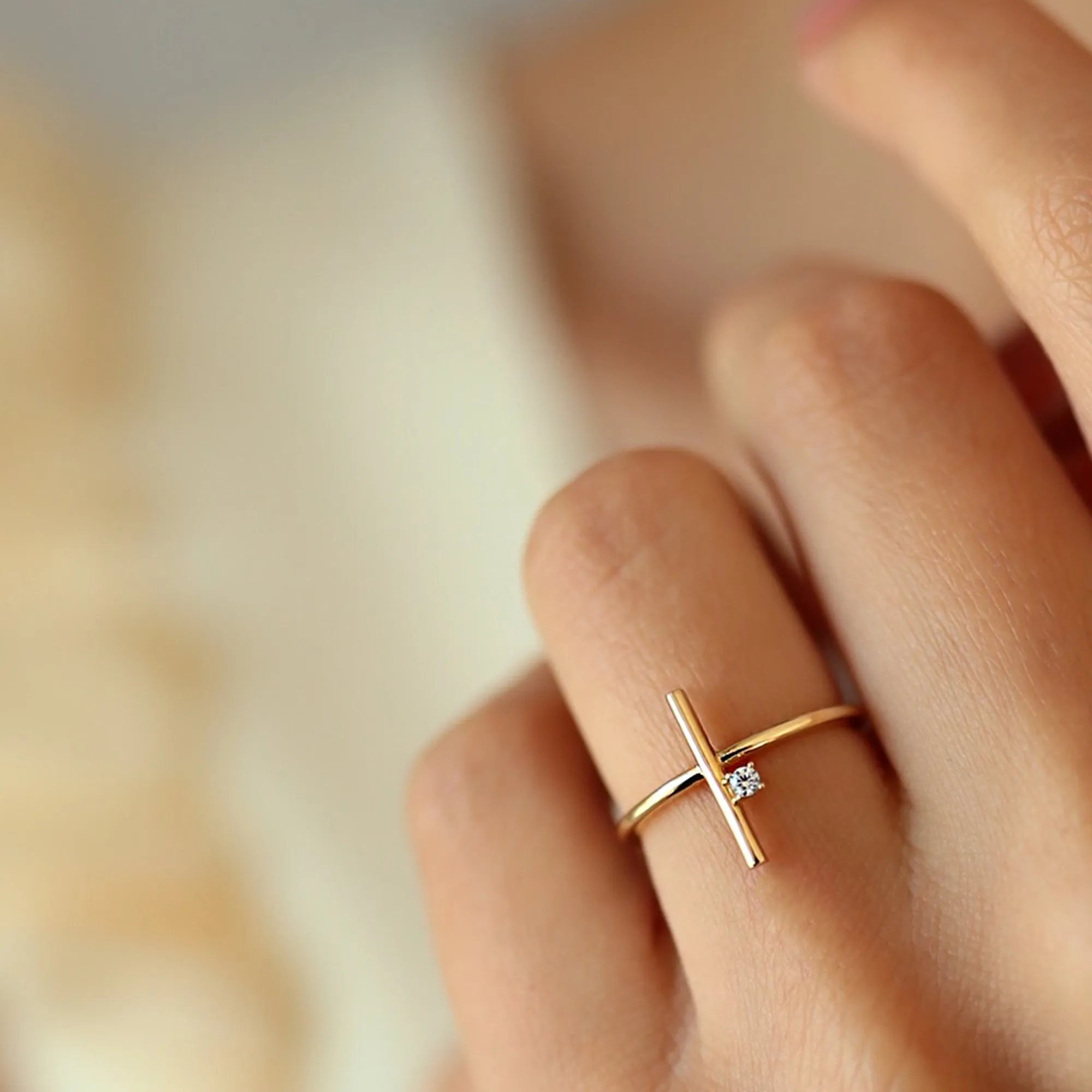 14k Gold Line Detail Stone Ring