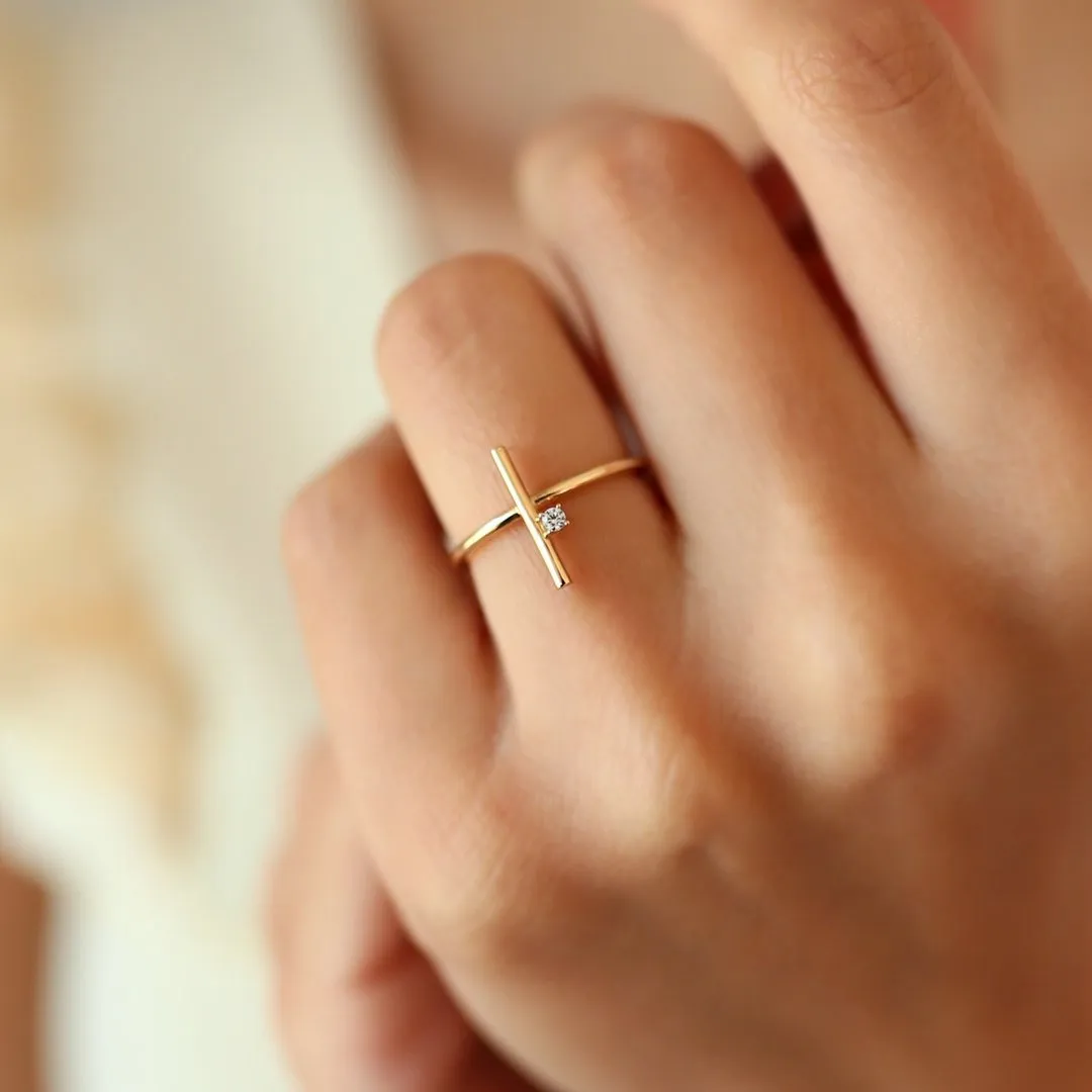 14k Gold Line Detail Stone Ring