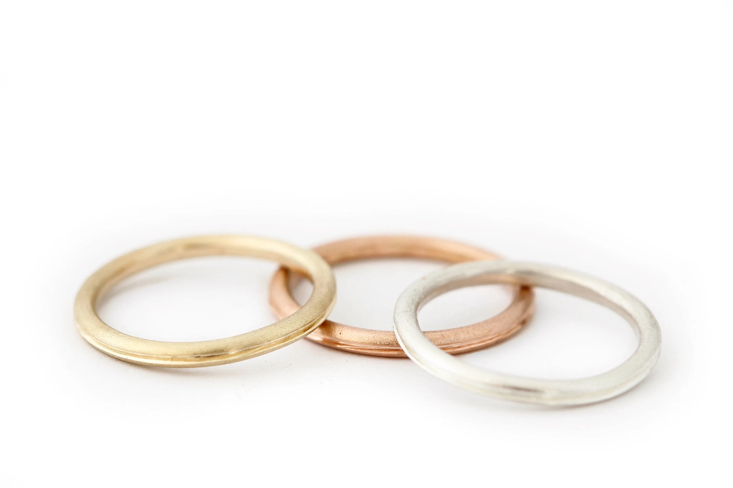 Caught In the Middle Ring - Rose
