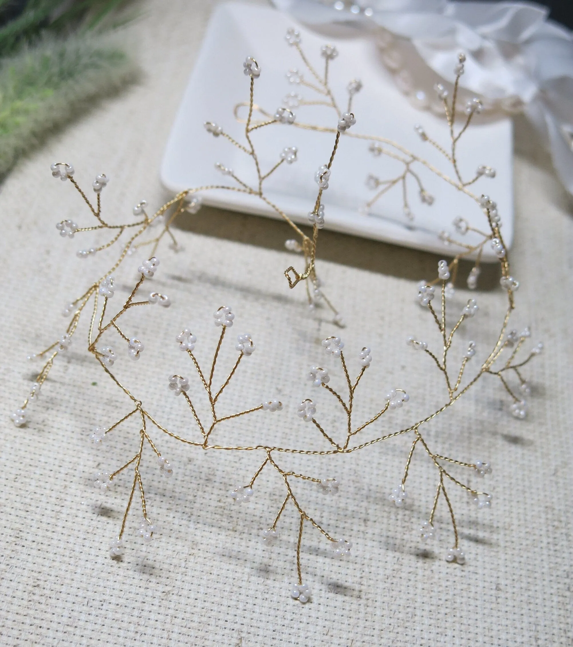 Delicate Wedding Hair Vine for Brides, Minimalist Gold Wire Headband, Elegant Bridal Headband Hair Garland