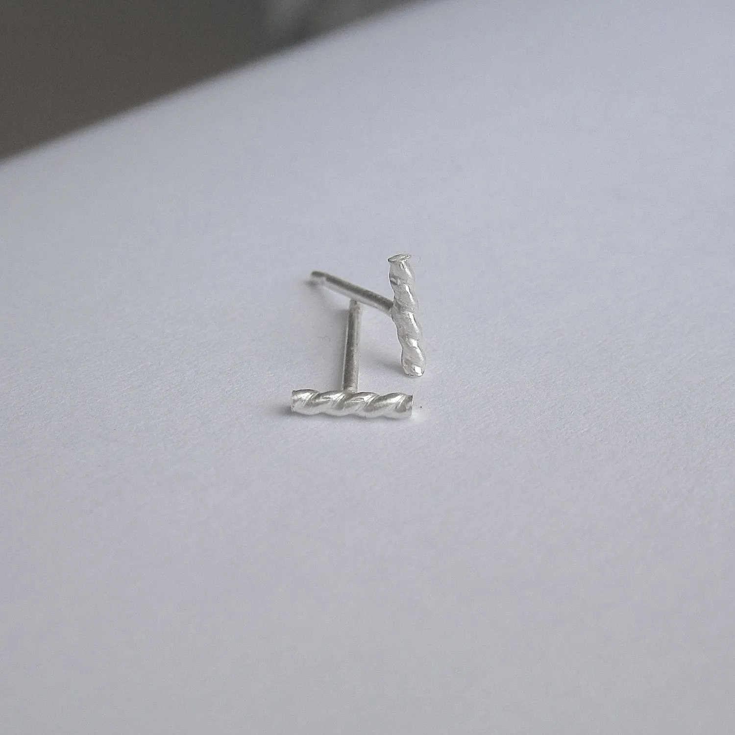 Distinctive and Tasteful Hand-Made Twist Bar Stud Earrings - 0118