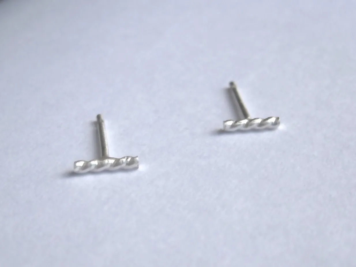 Distinctive and Tasteful Hand-Made Twist Bar Stud Earrings - 0118