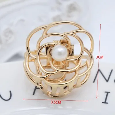 Golden Geometric Hair Claws with a Cute Touch