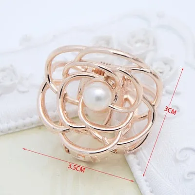 Golden Geometric Hair Claws with a Cute Touch
