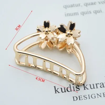 Golden Geometric Hair Claws with a Cute Touch