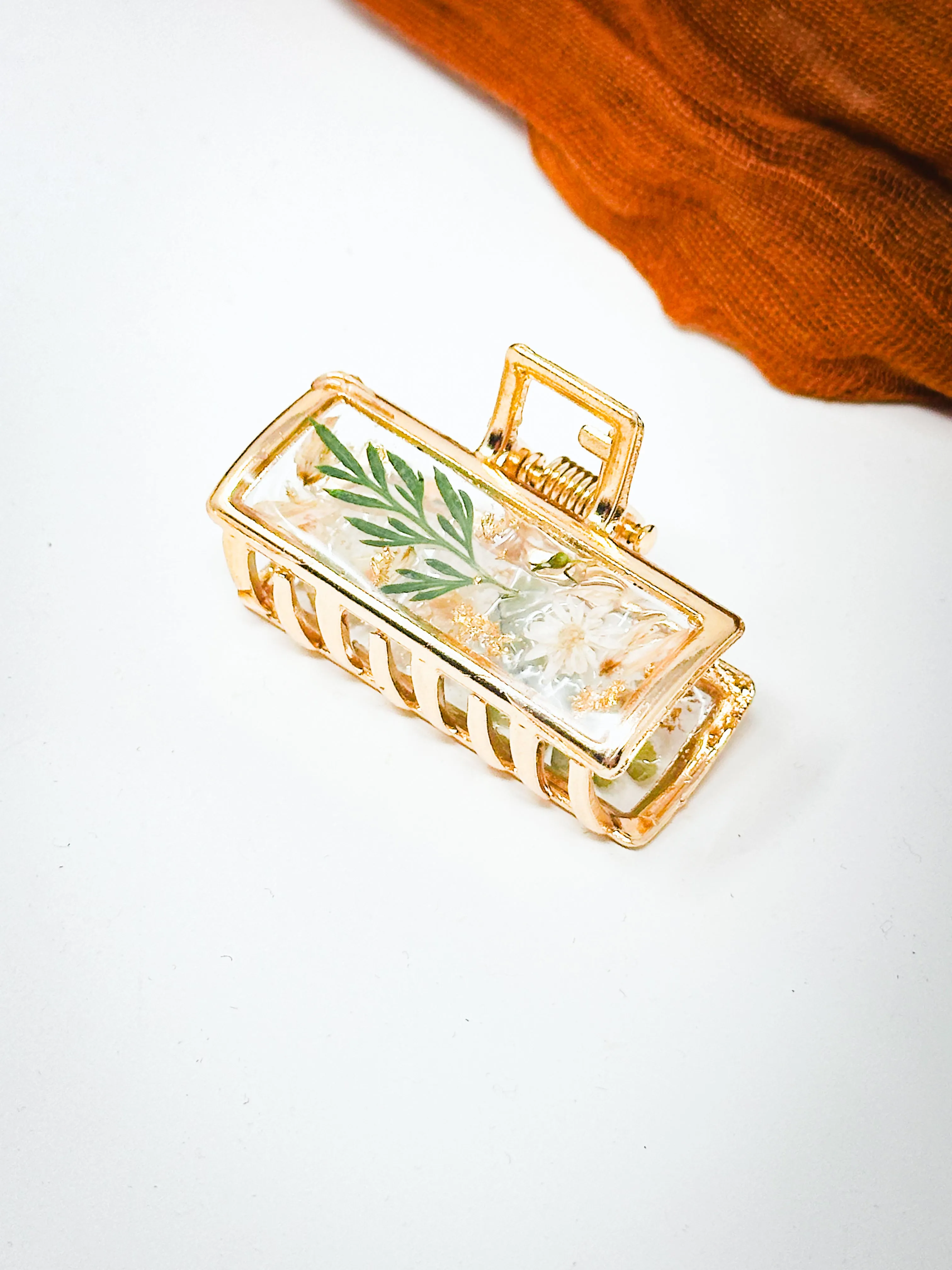 Greenery and white mini claw clip
