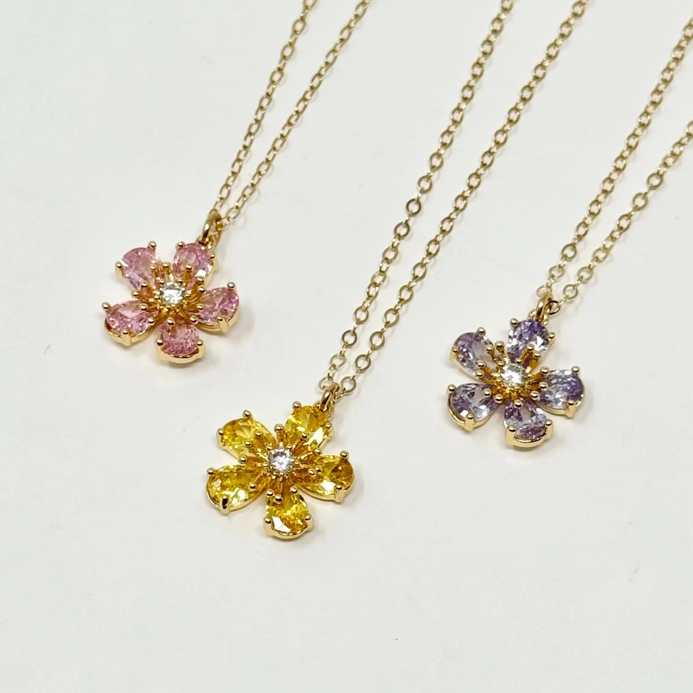 Lilia Blooming Flowers | Gold