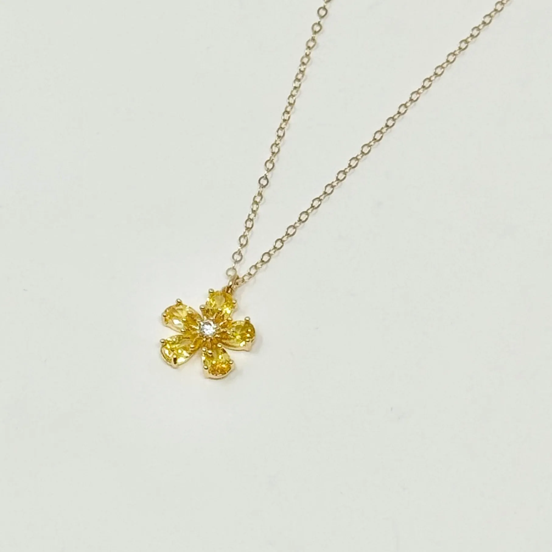 Lilia Blooming Flowers | Gold