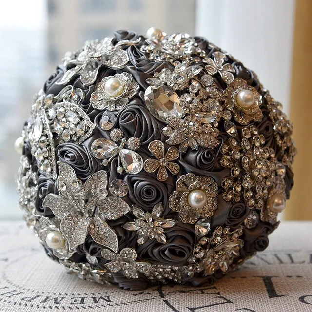 Luxury Crystal Rhinestone Elegant Purple Bridal Holding Flowers Bridesmaid Bouquet Handmade Jewelry Wedding Accessories