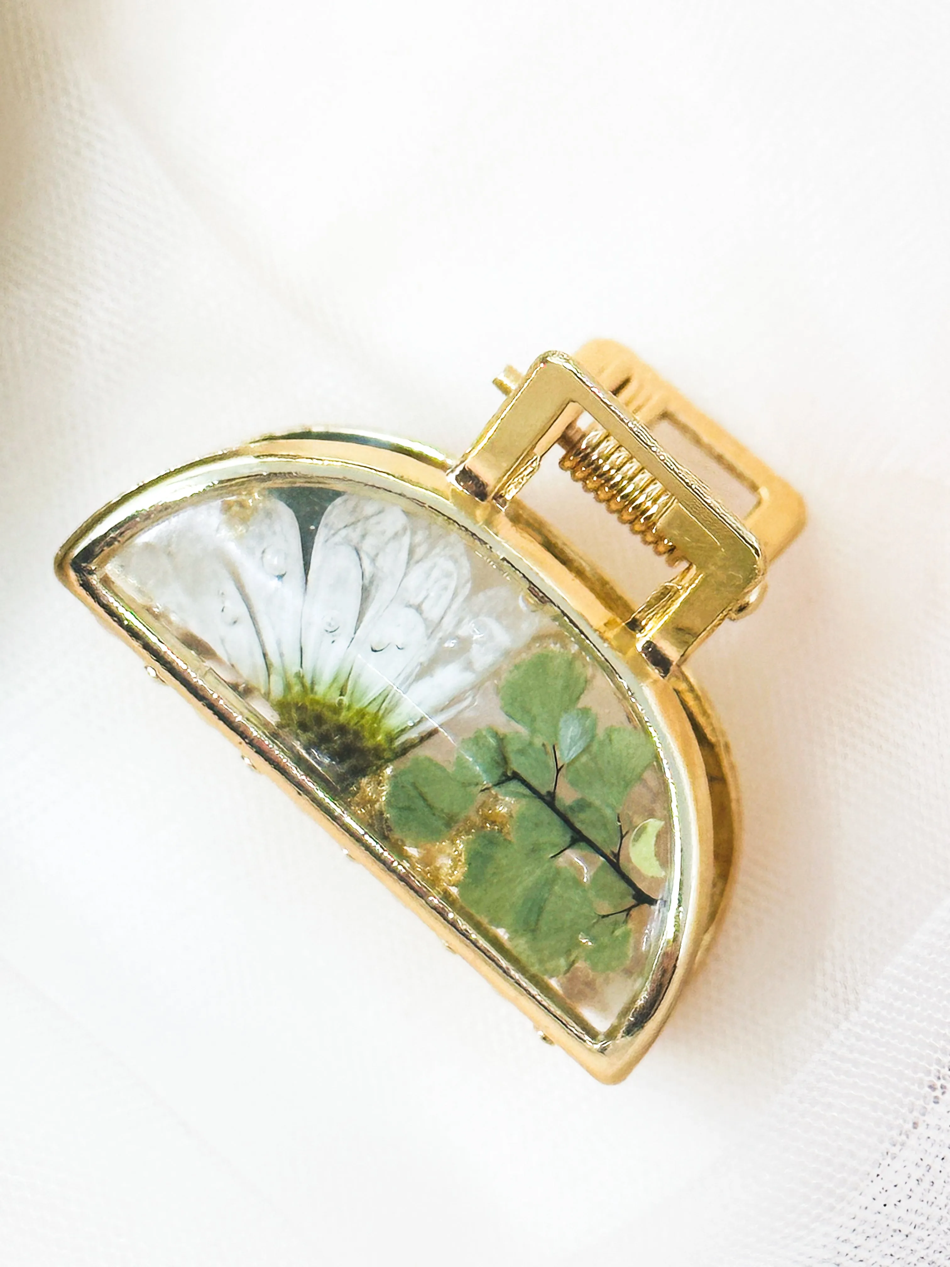 Mini Metal Clip Infused with Real Daisy Flowers in Resin.