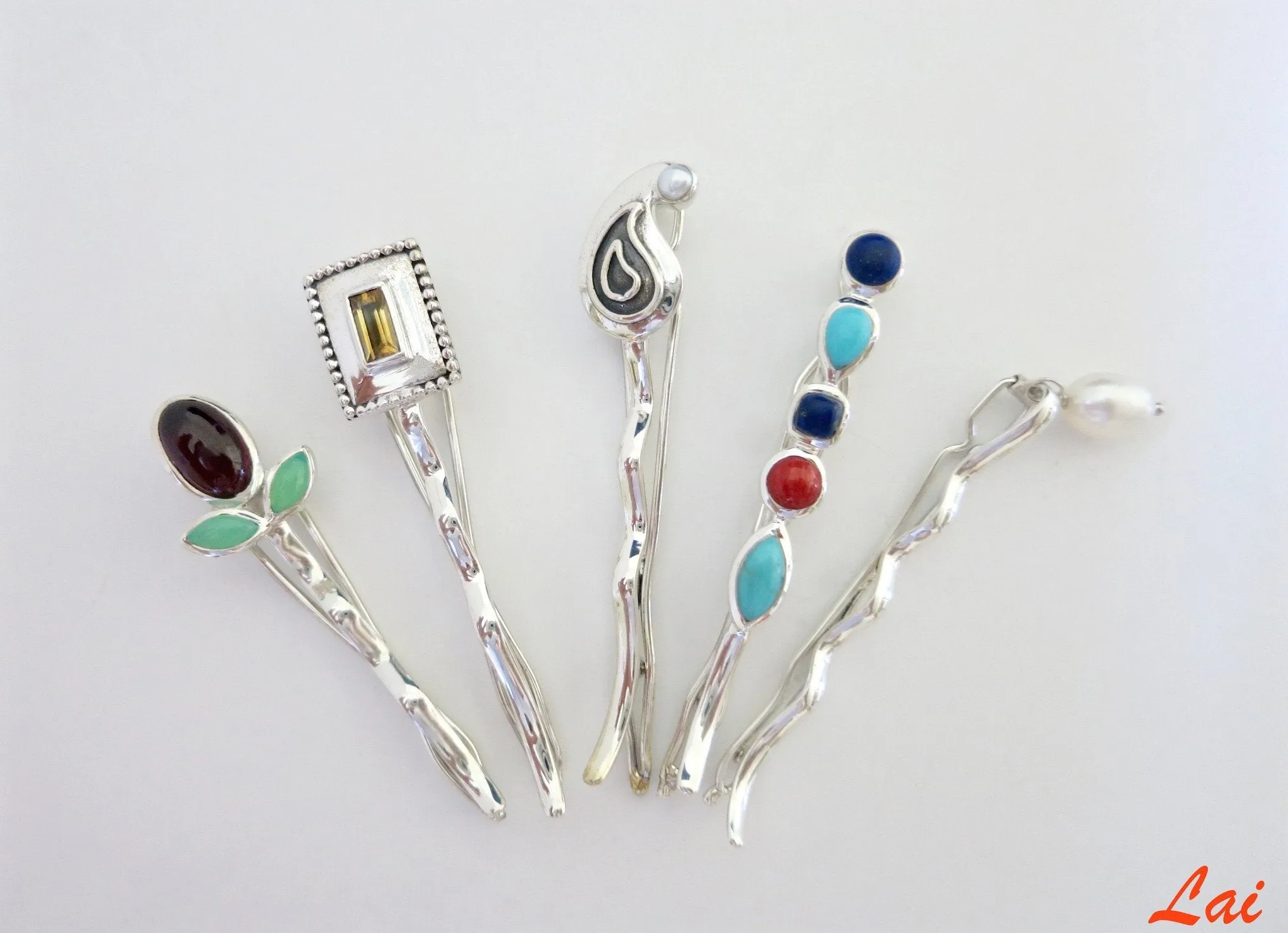 Minimalist and elegant pearl drop hair clip