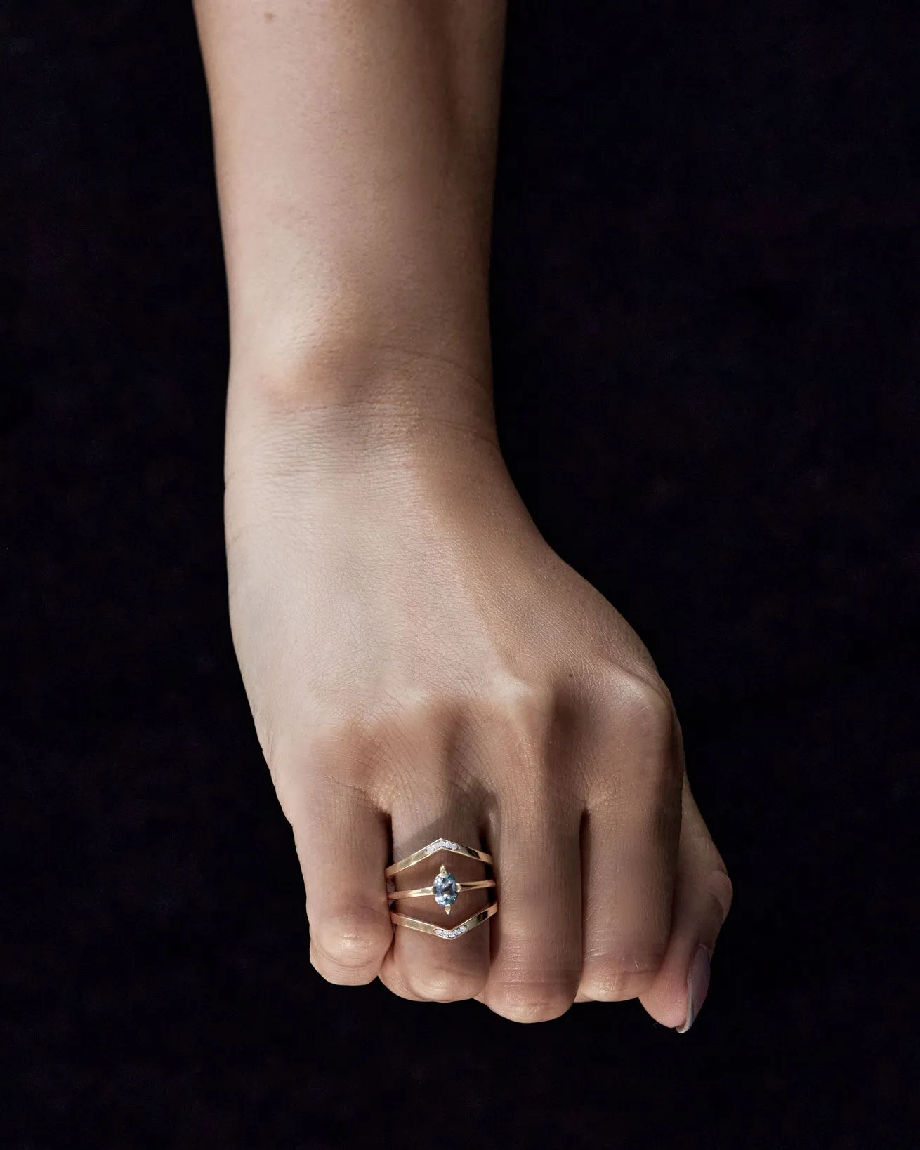Minimalist Arc   Oblique X Enclose Ring Set