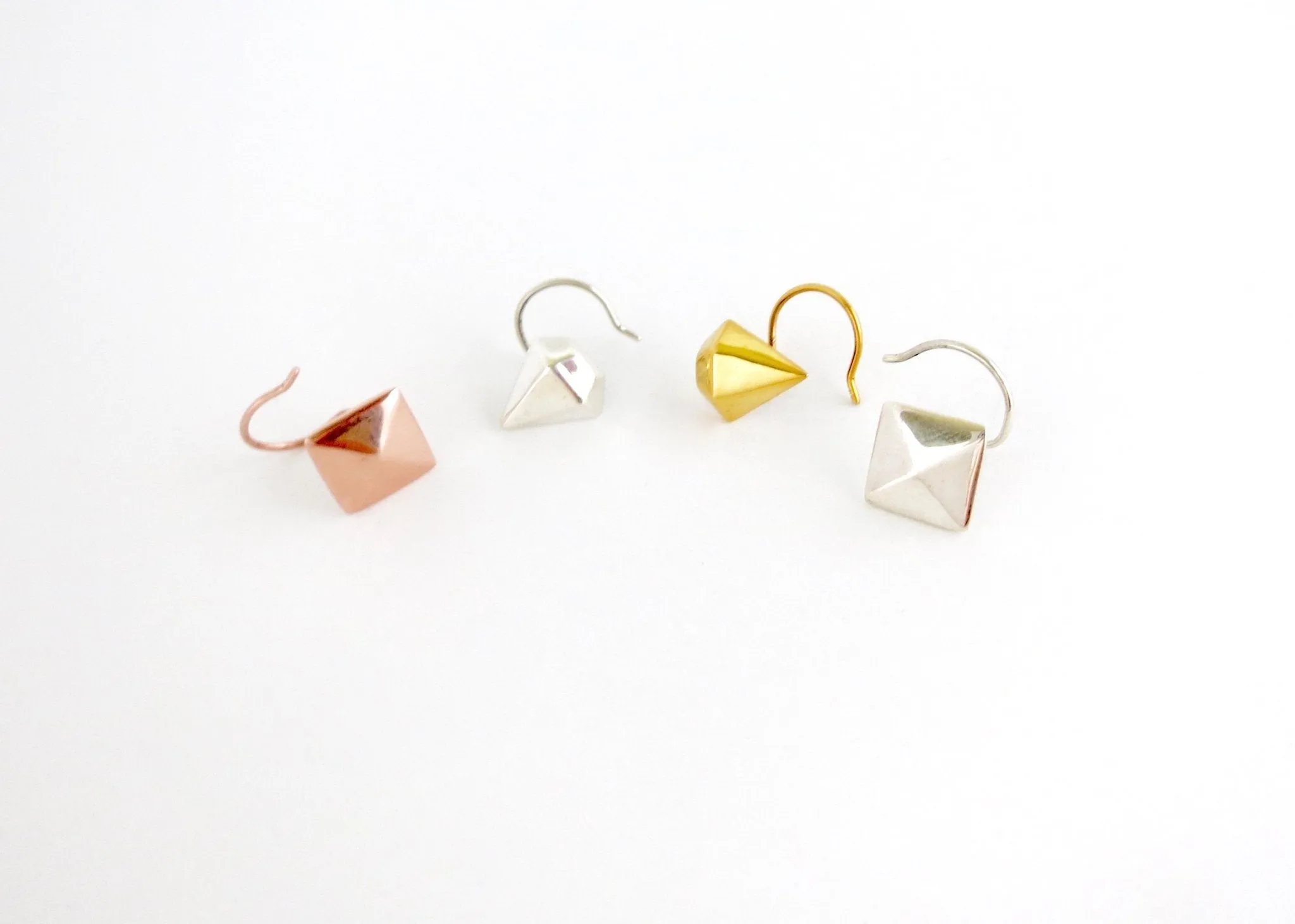 Minimalist, faceted square nose pin