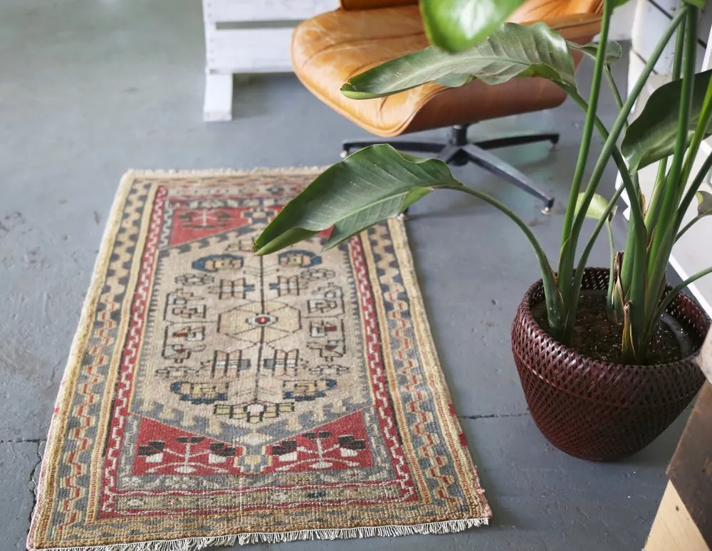 Old Faded Anatolian Rug 2.8ftx4.7ft