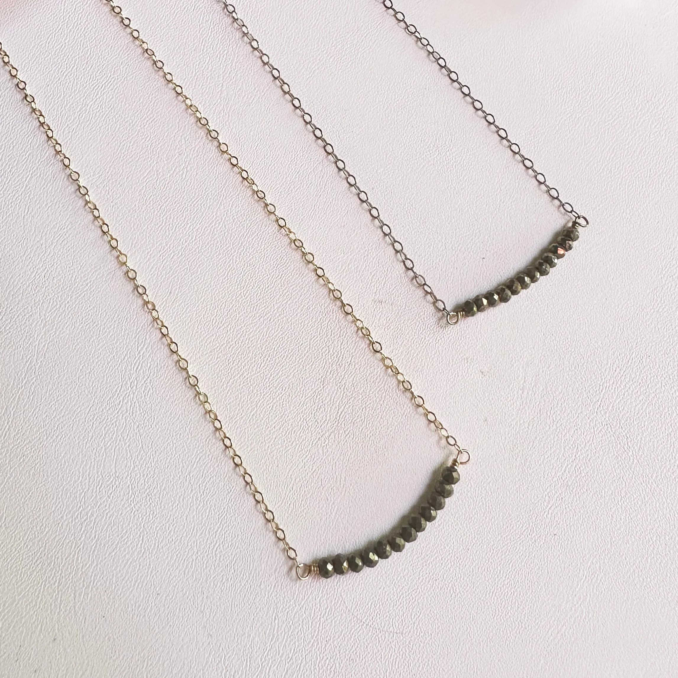 Pyrite Gembar in Gold