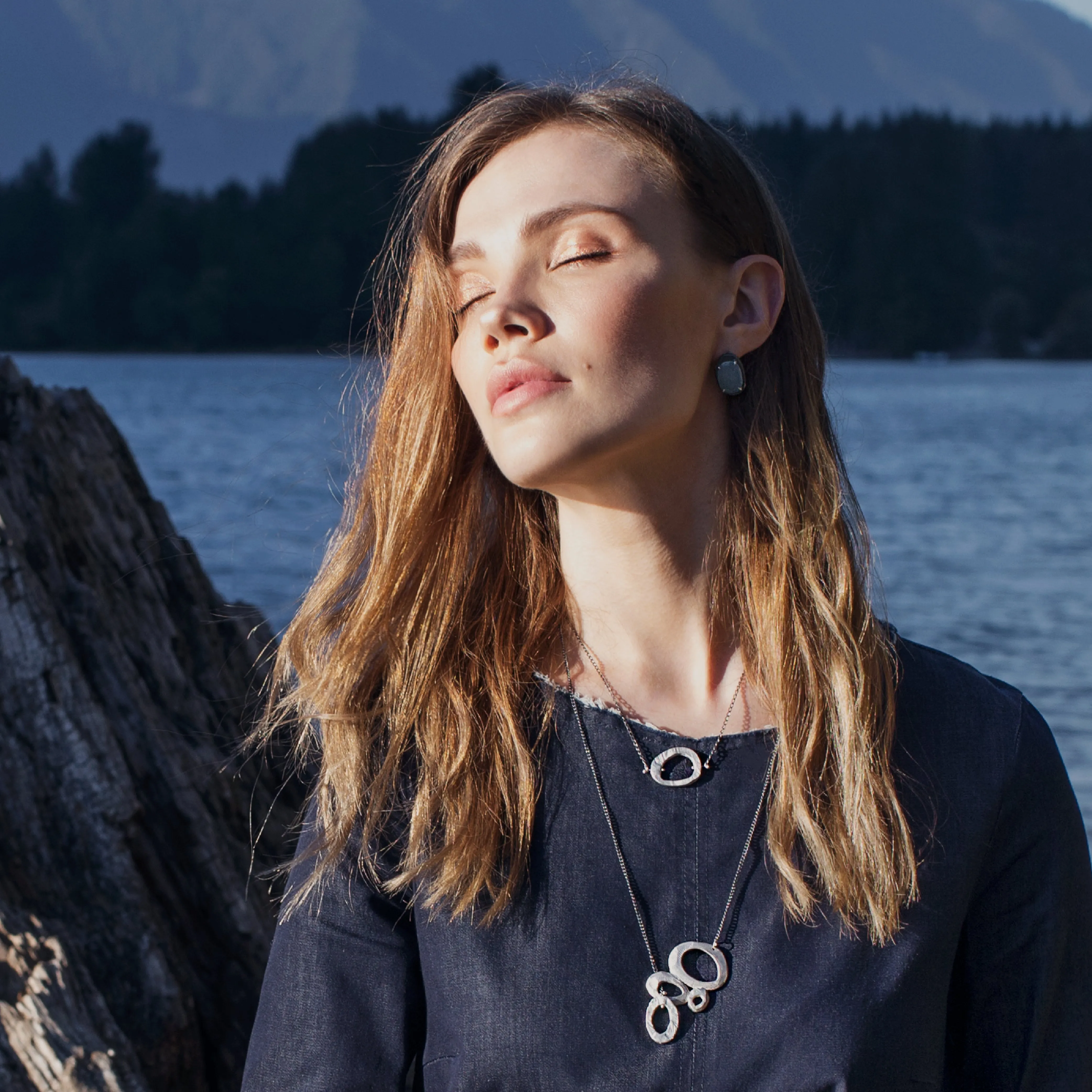Skipping Stones Simple Necklace in Silver