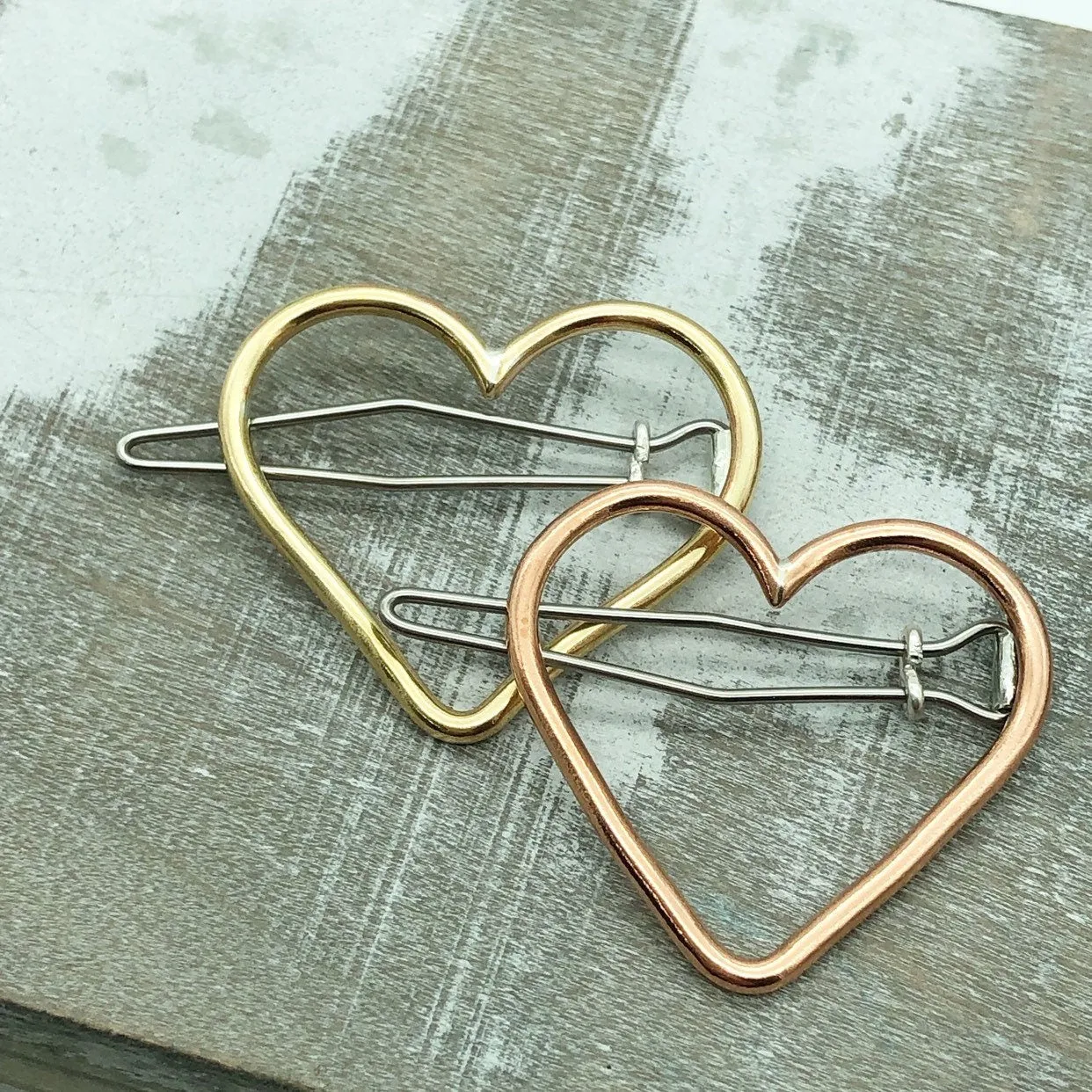 Small gold heart barrette