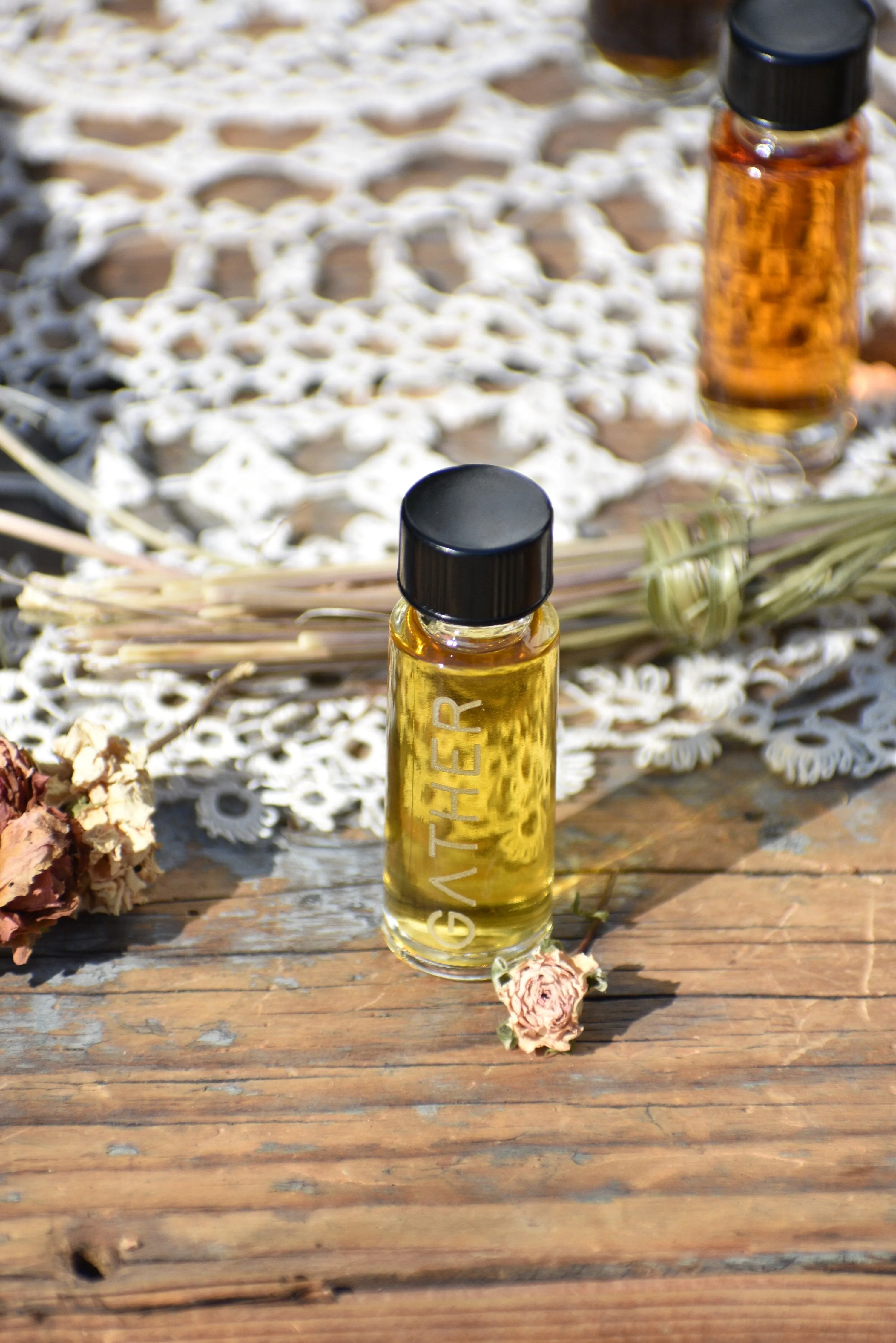 THE EARTH LAUGHS IN FLOWERS - Natural Botanical Perfume - The Joy of Life