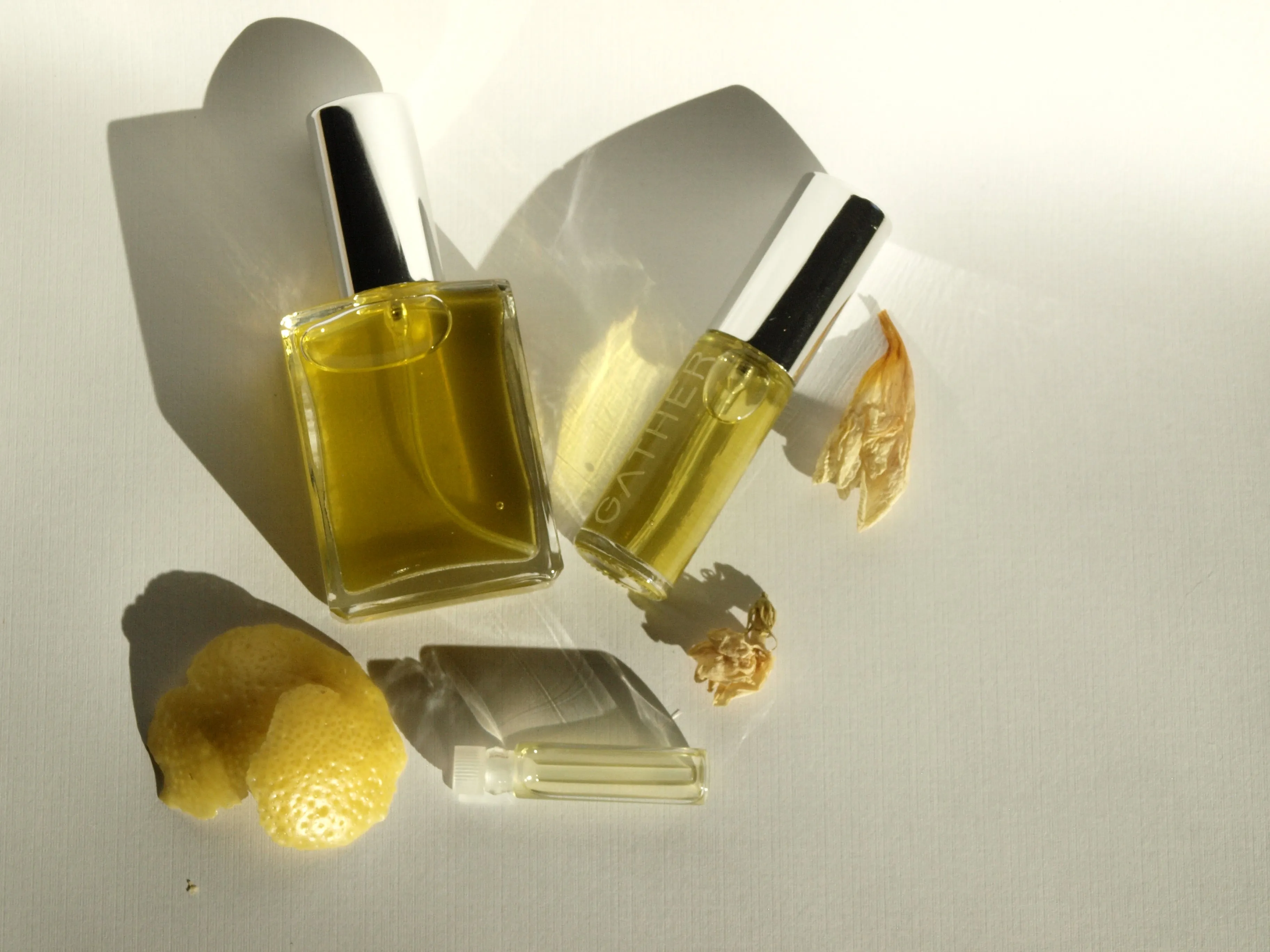 THE EARTH LAUGHS IN FLOWERS - Natural Botanical Perfume - The Joy of Life