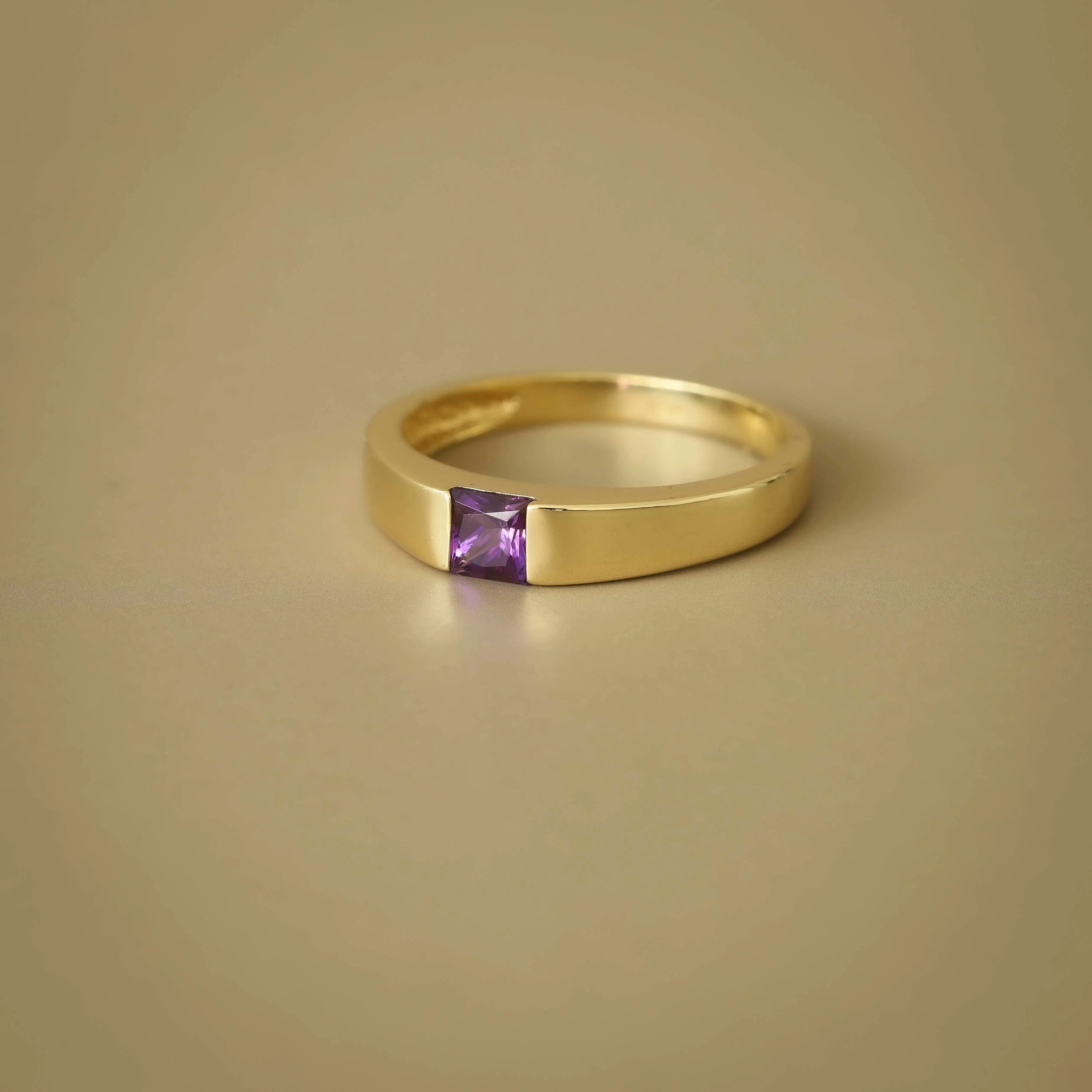 Vintage Style 18k Gold Amethyst Gemstone Ring - Size 7