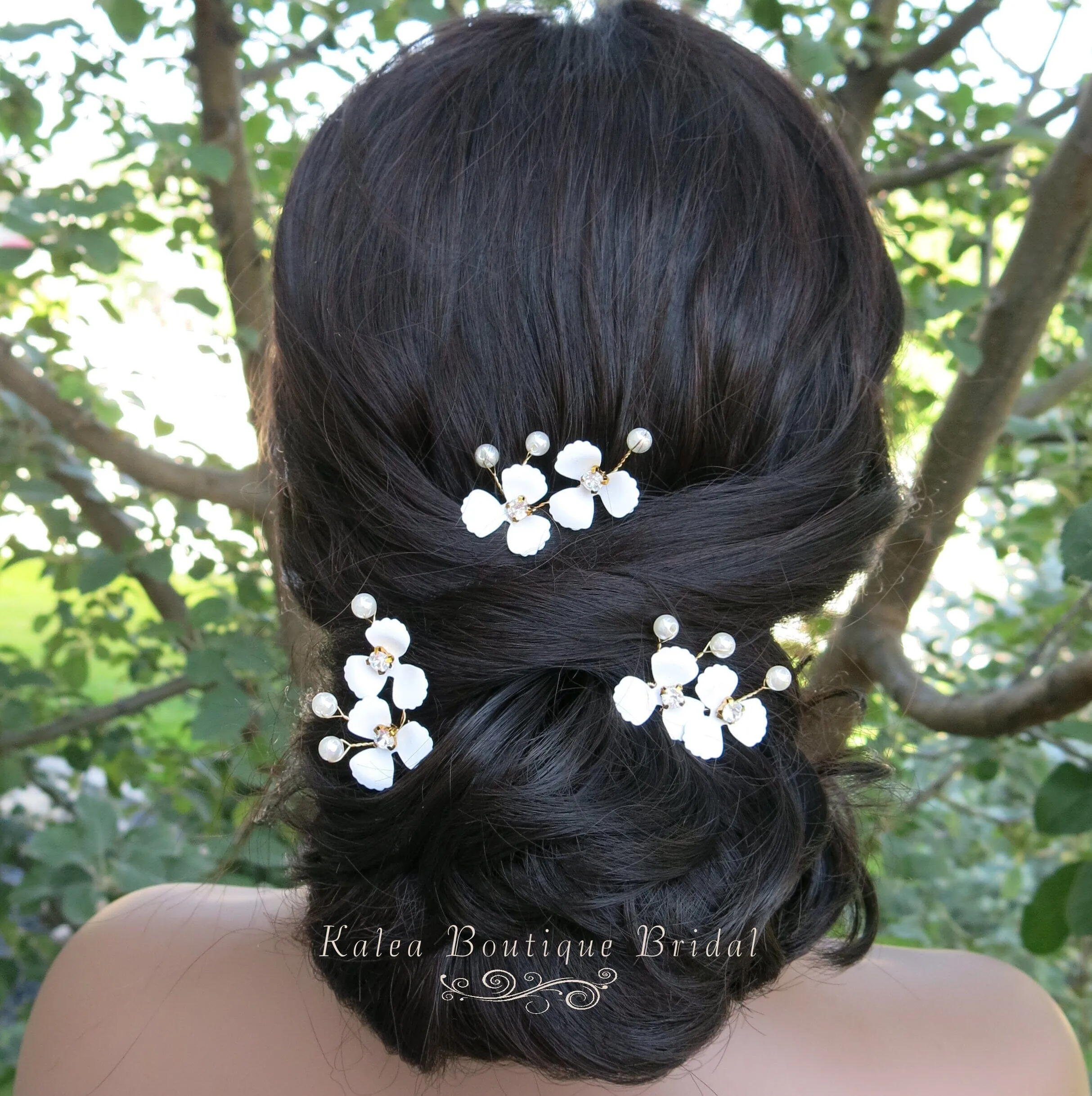 White Metal Flower Bride 3 PC Hairpin Set, Wedding Floral Minimalist Hair Pins, Bridesmaid Gold Wire Flower Hairpiece
