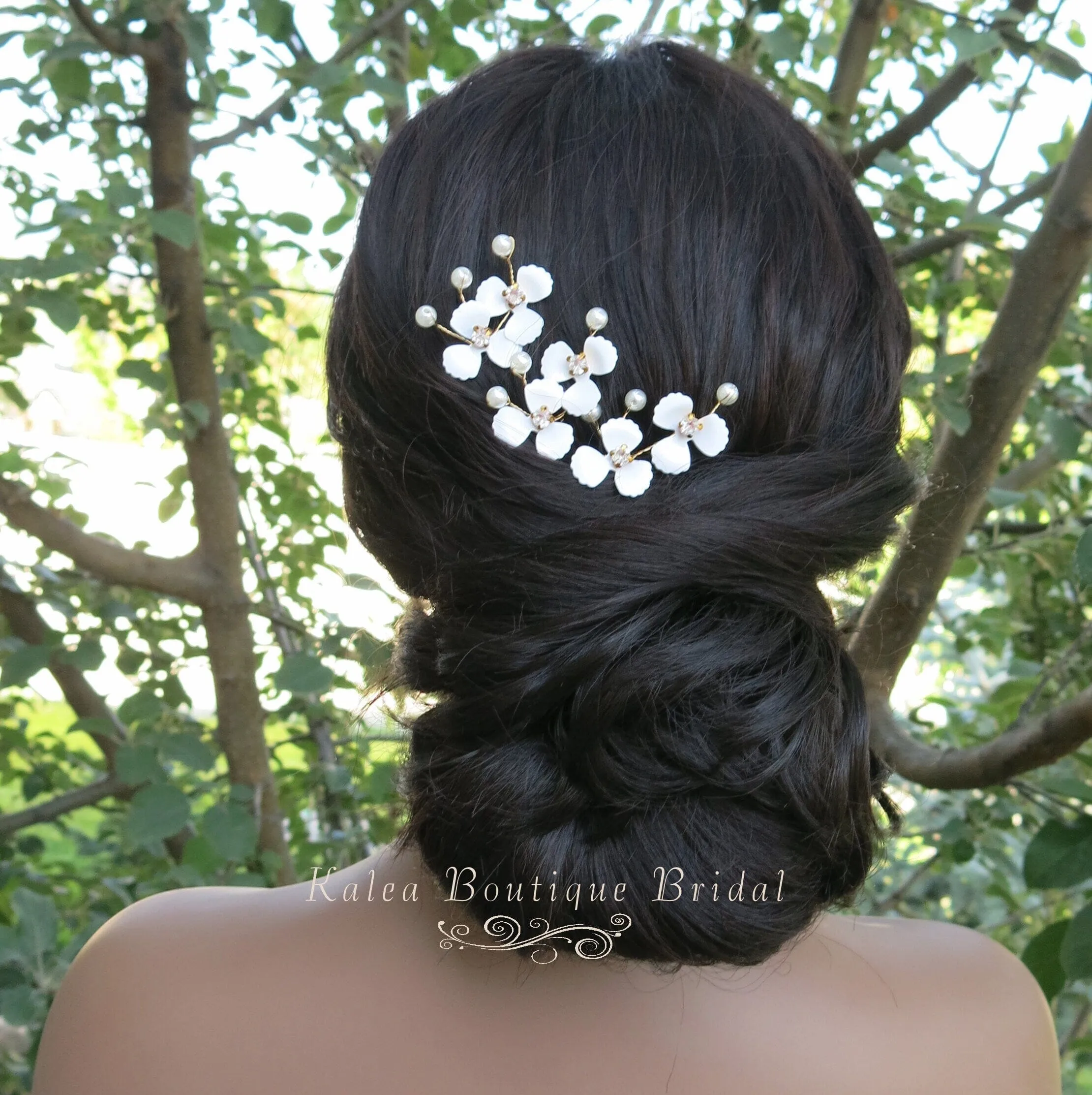 White Metal Flower Bride 3 PC Hairpin Set, Wedding Floral Minimalist Hair Pins, Bridesmaid Gold Wire Flower Hairpiece