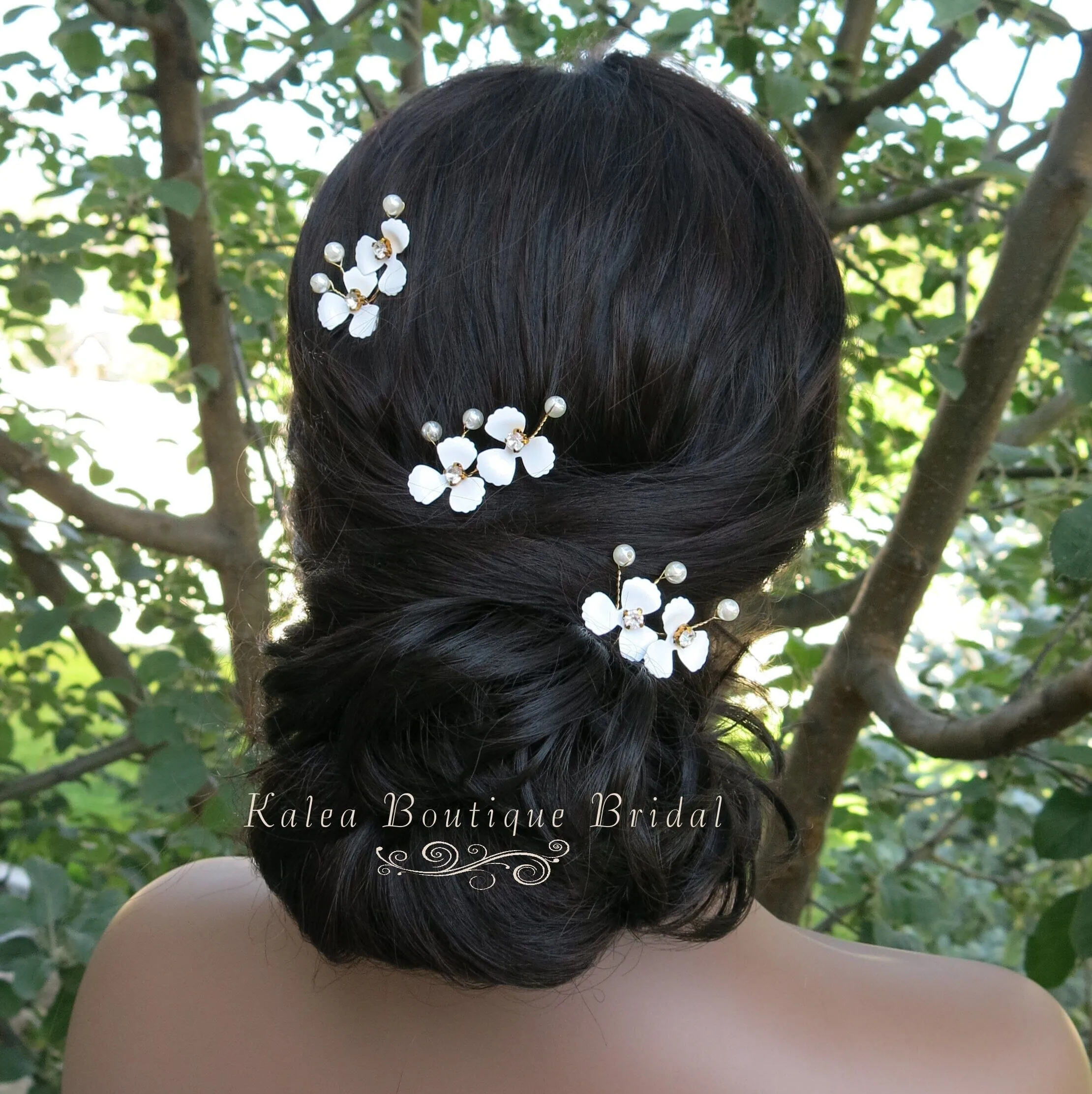 White Metal Flower Bride 3 PC Hairpin Set, Wedding Floral Minimalist Hair Pins, Bridesmaid Gold Wire Flower Hairpiece