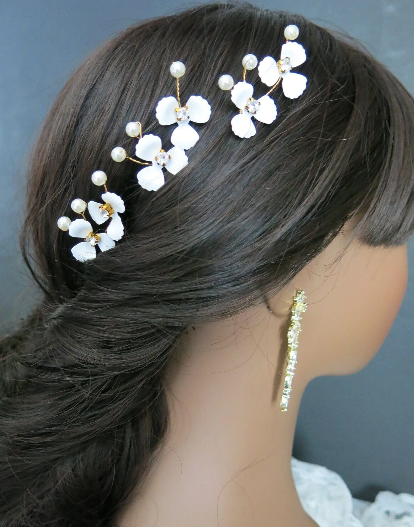 White Metal Flower Bride 3 PC Hairpin Set, Wedding Floral Minimalist Hair Pins, Bridesmaid Gold Wire Flower Hairpiece