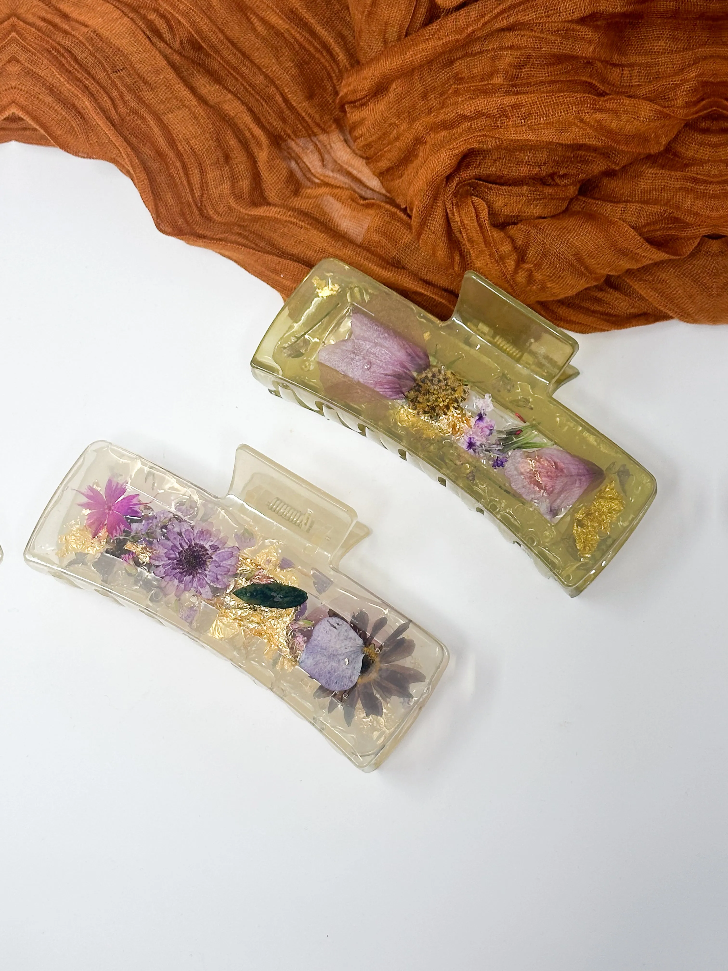 XL Claw Clip Infused with Real Pressed Flowers Cast in Resin. MADE TO ORDER: Choose between 3 color ways.