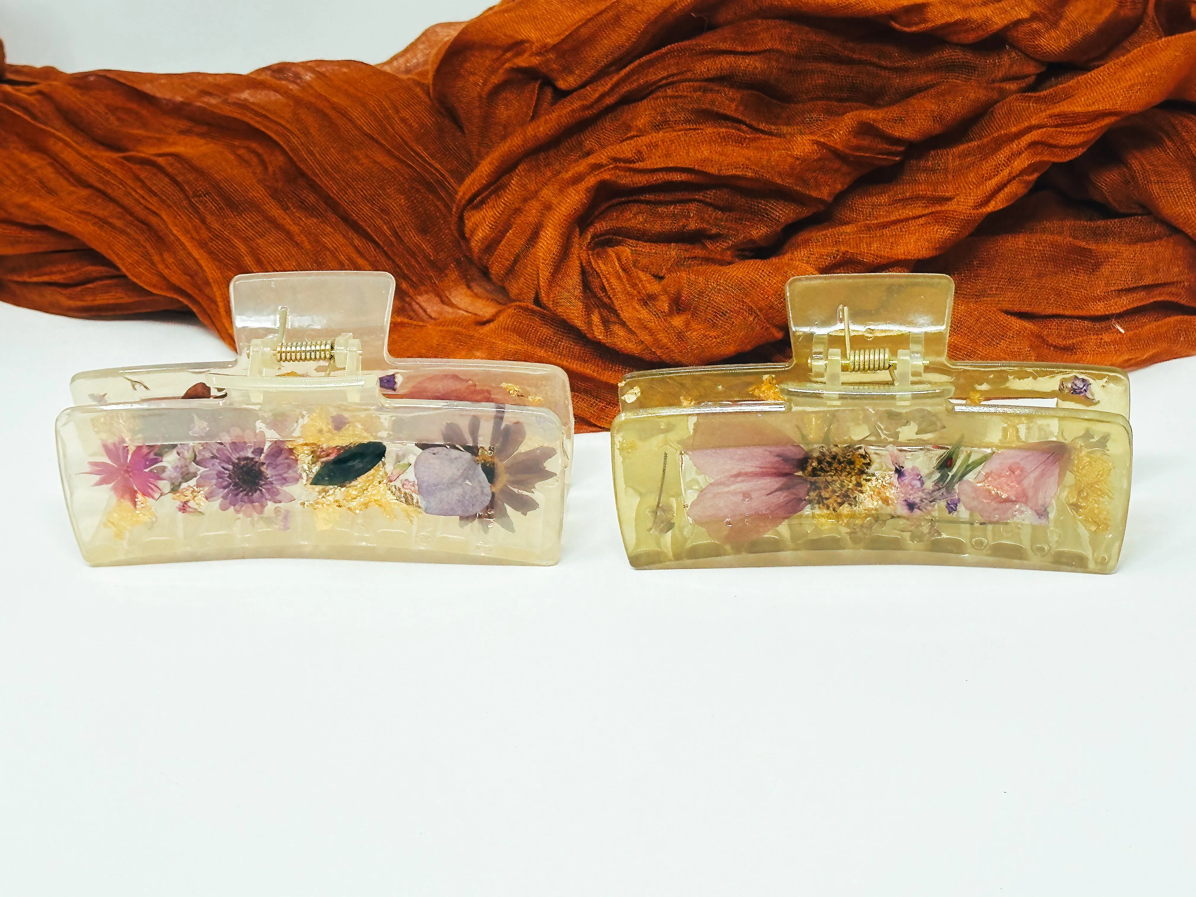 XL Claw Clip Infused with Real Pressed Flowers Cast in Resin. MADE TO ORDER: Choose between 3 color ways.