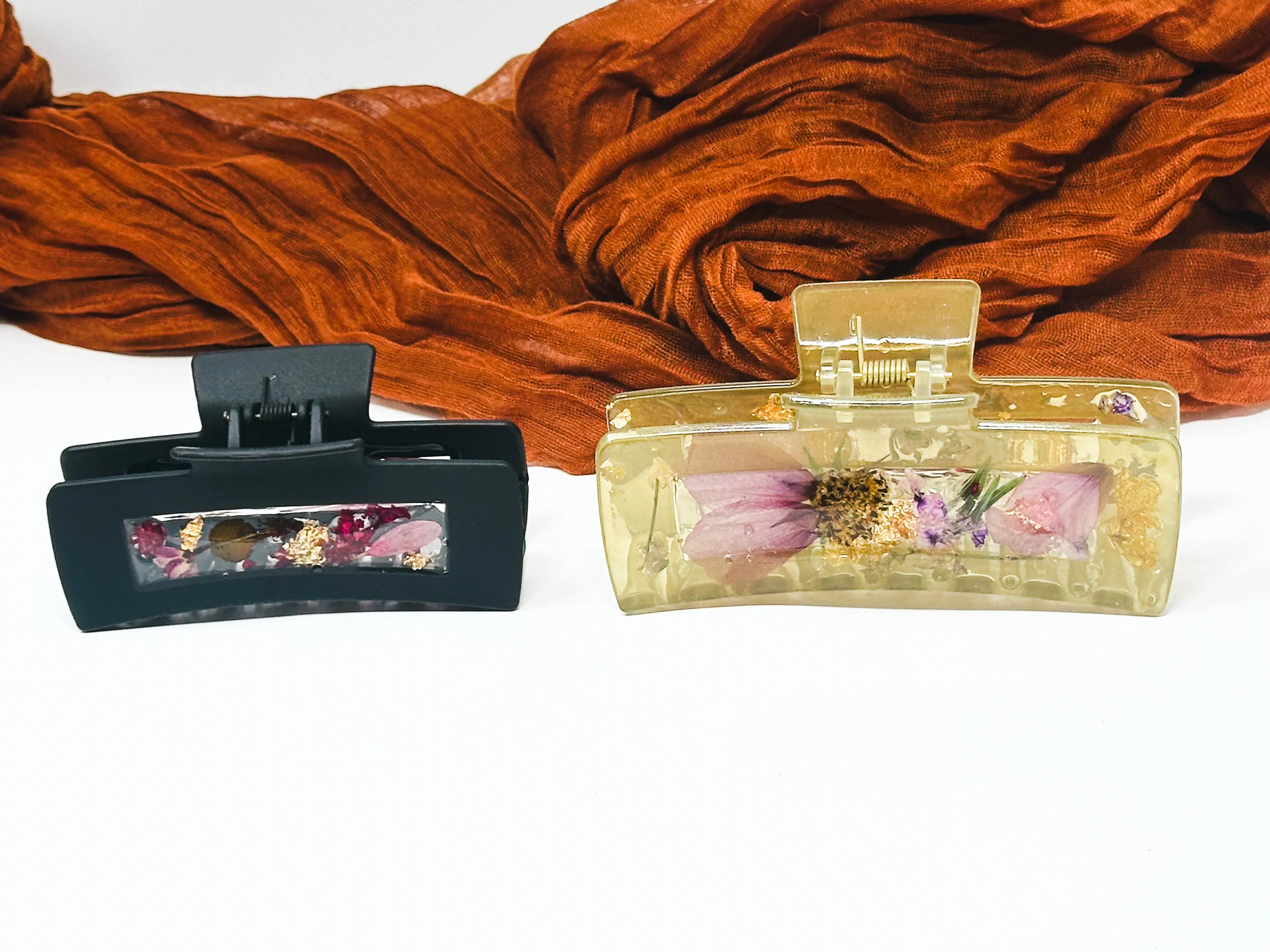 XL Claw Clip Infused with Real Pressed Flowers Cast in Resin. MADE TO ORDER: Choose between 3 color ways.