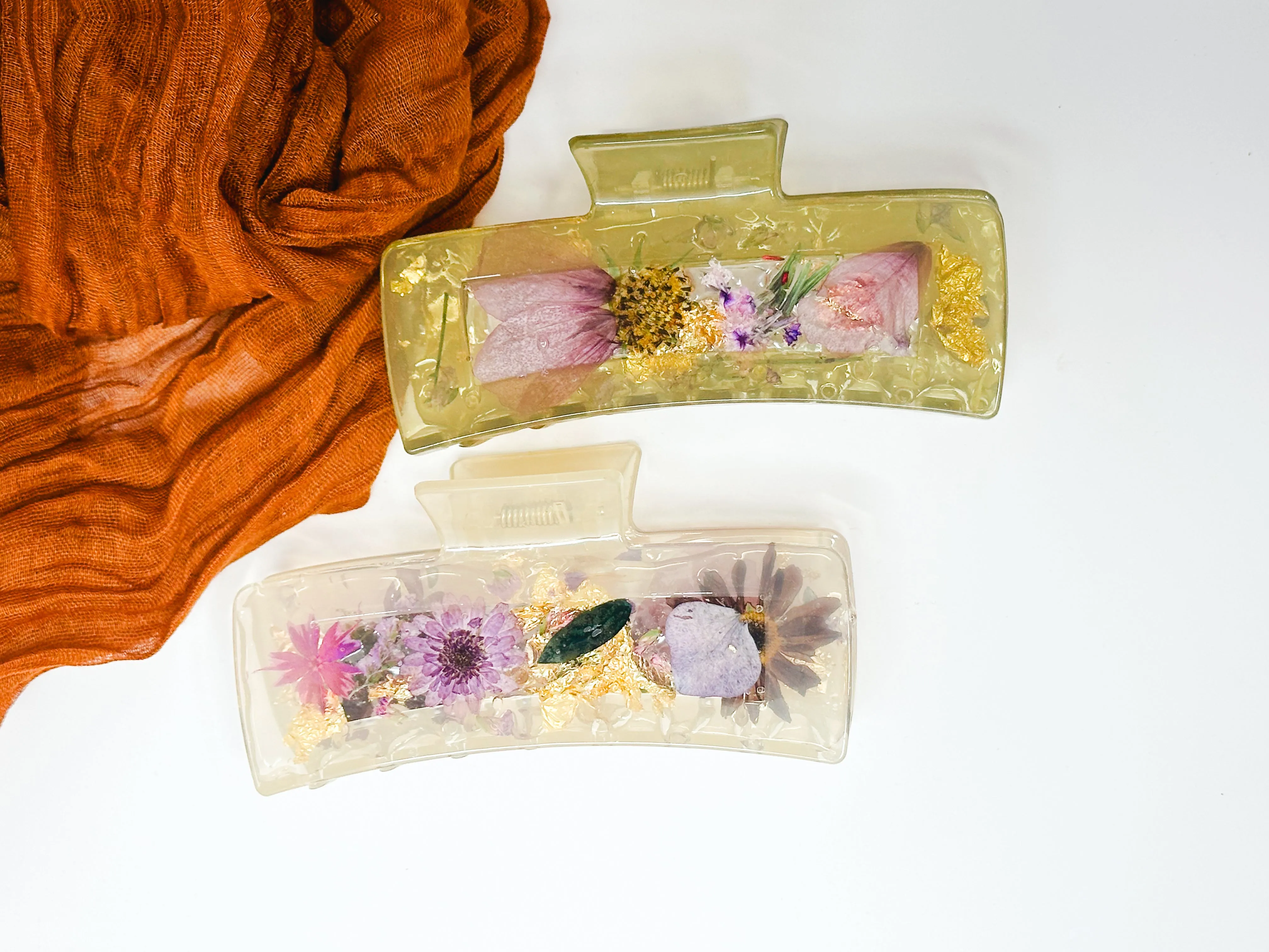 XL Claw Clip Infused with Real Pressed Flowers Cast in Resin. MADE TO ORDER: Choose between 3 color ways.