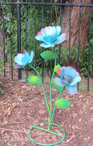 Yard Art Metal Flowers Sculpture 22"  MFLWRMS011